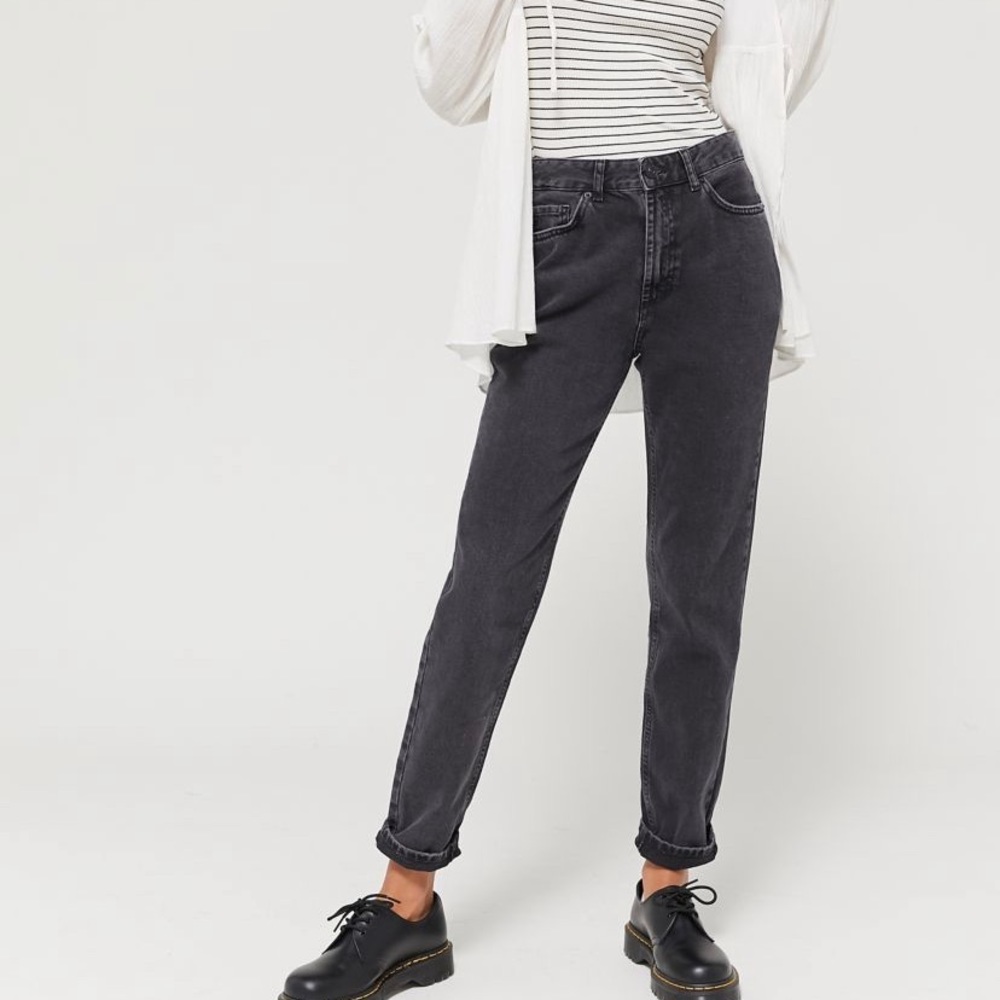 BDG Urban Outfitters Mom High Rise Jeans Washed Black with Distressing Size 29